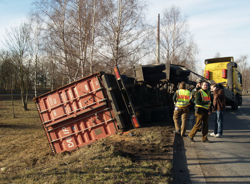 LKW verliert Container Koeln Niehler Ei P001.JPG